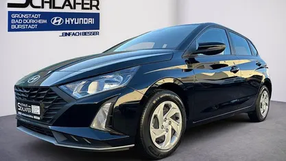 Gebraucht Hyundai i20 Select 79 PS (58 kW) 2024 Phantom black / met Kleinwagen