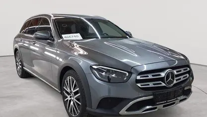 Gebraucht Mercedes E400 Avantgarde 330 PS (242 kW) 2023 Selenitgrau metallic Kombi