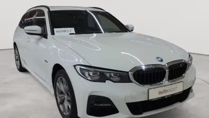 Gebraucht BMW 320e M Sport 163 PS (119 kW) 2022 Alpinweiß Kombi