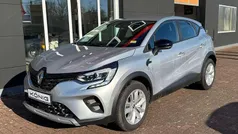 Grau Gebraucht 2023 Renault Captur Evolution SUV | 23.499 € (Fairer Preis)