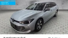 Oyster silver metallic Gebraucht 2024 VW Passat IQ Drive Kombi | 30.980 € (Etwas zu teuer)