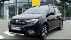 Perlmuttschwarz metallic (schwarz) Gebraucht 2020 Dacia Sandero Celebration Kleinwagen | 11.900 € (Fairer Preis)