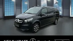 Obsidianschwarz Gebraucht 2023 Mercedes V220 Van / Kleinbus | 56.977 € (Teuer)