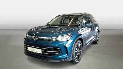Blau Gebraucht 2024 VW Tiguan Elegance SUV | 39.820 € (Fairer Preis)