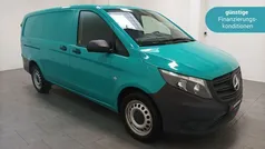 Grün Gebraucht 2023 Mercedes Vito Van / Kleinbus | 29.470 € (Superpreis)