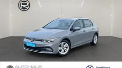 Grau Gebraucht 2020 VW Golf VIII Life Limousine | 19.980 € (Fairer Preis)