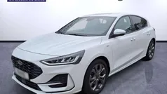 Weiss Gebraucht 2022 Ford Focus ST-Line Limousine | 18.990 € (Fairer Preis)