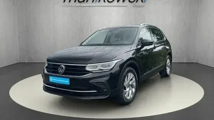 Gebraucht VW Tiguan Life 150 PS (110 kW) 2021 Deep black perleffekt SUV
