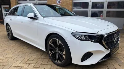 Weiß Gebraucht 2023 Mercedes E220 Advanced Kombi | 47.990 € (Fairer Preis)