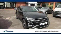 Deep black pearlescent Neu 2025 VW T-Roc Style SUV | 32.800 € (Superpreis)