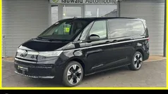 Schwarz Gebraucht 2023 VW Multivan Style Van | 52.150 € (Fairer Preis)