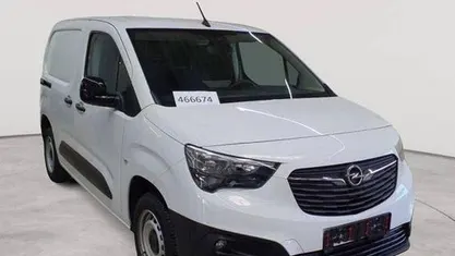 Gebraucht Opel Combo 102 PS (75 kW) 2024 Kaolin weiß Van