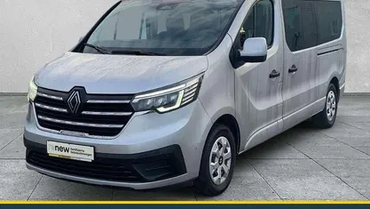 Highlandgrau Gebraucht 2024 Renault Trafic Evolution Van / Kleinbus | 36.890 € (Fairer Preis)