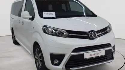 Gebraucht Toyota Proace Verso Comfort 144 PS (105 kW) 2022 Schaumweiß Kombi