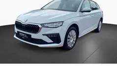 Weiß Gebraucht 2024 Skoda Scala Essence Kleinwagen | 19.833 € (Fairer Preis)