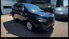 Loparitschwarz Gebraucht 2024 Mercedes T180 Progressive Van / Kleinbus | 29.760 € (Fairer Preis)