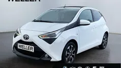Weiß Gebraucht 2021 Toyota Aygo X-play Kleinwagen | 11.450 € (Fairer Preis)