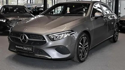 Neu Mercedes A200 Progressive 163 PS (119 kW) 2025 Metalliclack mountaingrau Limousine