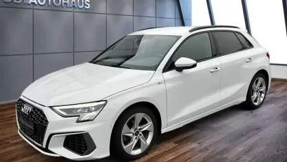 Używany Audi A3 S-Line 150 KM (110 kW) 2023 Biały Sedan/Limuzyna