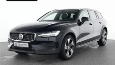 Onyx black / Gebraucht 2023 Volvo V60 CC Plus Kombi | 39.990 € (Fairer Preis)