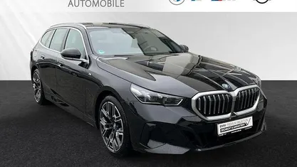 Gebraucht BMW 530e M Sport 299 PS (219 kW) 2025 Saphirschwarz metallic Kombi