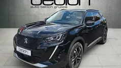 Metfa schwarz perla Gebraucht 2021 Peugeot e-2008 Allure SUV | 19.780 € (Fairer Preis)