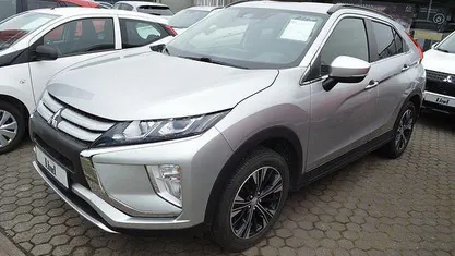 Sterlingsilbermetallic Gebraucht 2020 Mitsubishi Eclipse Cross Diamant Edition SUV | 16.500 € (Fairer Preis)