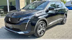 Lackierung schwarz perla nera/metallic klarlack Gebraucht 2023 Peugeot 5008 Allure Van / Kleinbus | 25.950 € (Fairer Preis)