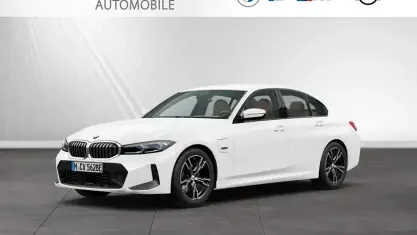 Używany BMW 330e M Sport 292 KM (214 kW) 2023 Biały Sedan/Limuzyna