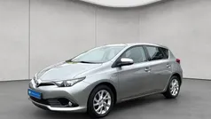 Silber Gebraucht 2016 Toyota Auris Hybrid Edition-S Limousine | 14.980 € (Fairer Preis)