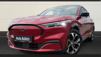 Gebraucht Ford Mustang Mach-E Basis 197 kW (269 PS) 2022 Rot(metallic) SUV