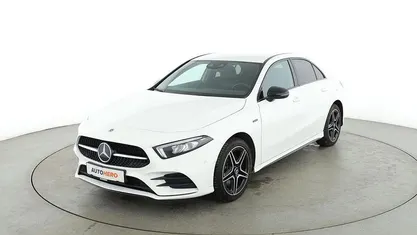 Weiß Gebraucht 2021 Mercedes A250 AMG line Limousine | 24.420 € (Fairer Preis)