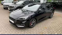 Obsidianschwarz metallic Gebraucht 2021 Ford Focus ST Kombi | 26.980 € (Guter Preis)