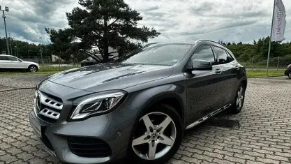 Gebraucht Mercedes GLA200 AMG line 156 PS (114 kW) 2020 Mountaingrau SUV