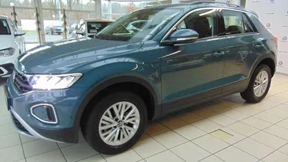 Blau Gebraucht 2024 VW T-Roc Life SUV | 26.990 € (Fairer Preis)