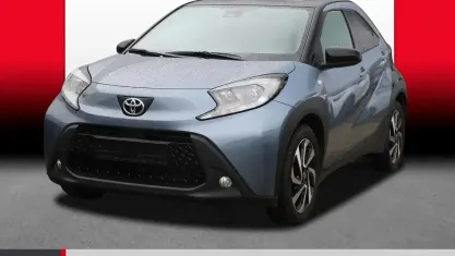 Gebraucht Toyota Aygo X Basis 72 PS (52 kW) 2025 Celestite grey metallic / night sky black SUV