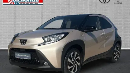 Gebraucht Toyota Aygo X Basis 72 PS (52 kW) 2025 Beige SUV