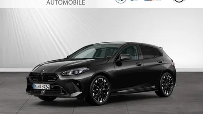 Gebraucht BMW M135 M Sport 300 PS (220 kW) 2025 Black sapphire metallic Kleinwagen