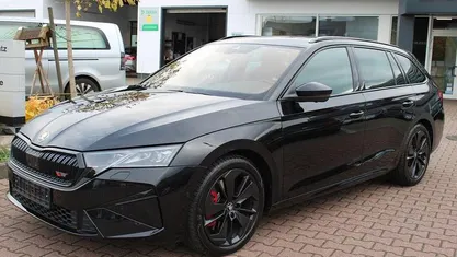 Gebraucht 2025 Skoda Octavia RS Kombi | 38.770 € (Guter Preis)