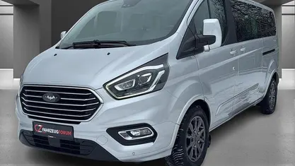 Gebraucht 2019 Ford Tourneo Titanium Van / Kleinbus | 32.700 € (Etwas zu teuer)