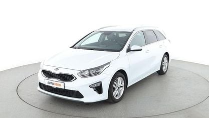 Używany Kia Ceed Vision 140 KM (102 kW) 2019 Biały Hatchback