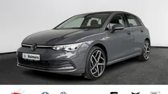 Grau Gebraucht 2023 VW Golf VIII Style Limousine | 27.900 € (Fairer Preis)