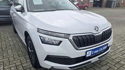 Moon weiß perleffekt (metallic) Gebraucht 2023 Skoda Kamiq Ambition SUV | 19.750 € (Fairer Preis)