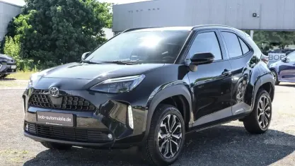 Gebraucht Toyota Yaris Cross 92 PS (67 kW) 2025 Black mica SUV