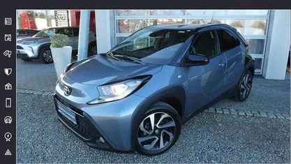 Gebraucht Toyota Aygo X Basis 72 PS (52 kW) 2025 Juniper blue /dach schwarz SUV