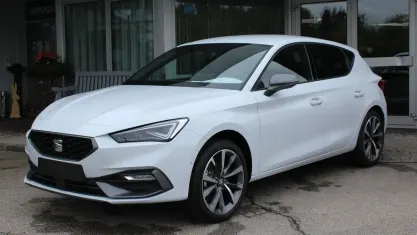 Neu Seat Leon FR 150 PS (110 kW) 2025 Weiß (nevada weiß) grau (stoff) Limousine