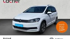 Weiß Gebraucht 2024 VW Touran Move Van / Kleinbus | 33.990 € (Guter Preis)