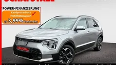 Grau ((klg) stahlgrau met.) Gebraucht 2023 Kia e-Niro Spirit SUV | 28.979 € (Fairer Preis)