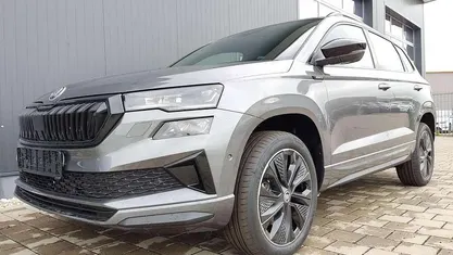 Gebraucht 2025 Skoda Karoq SportLine SUV | 38.389 € (Fairer Preis)