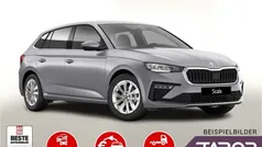 Silber (brillantsilber metallic) Neu 2025 Skoda Scala Kleinwagen | 23.188 € (Superpreis)